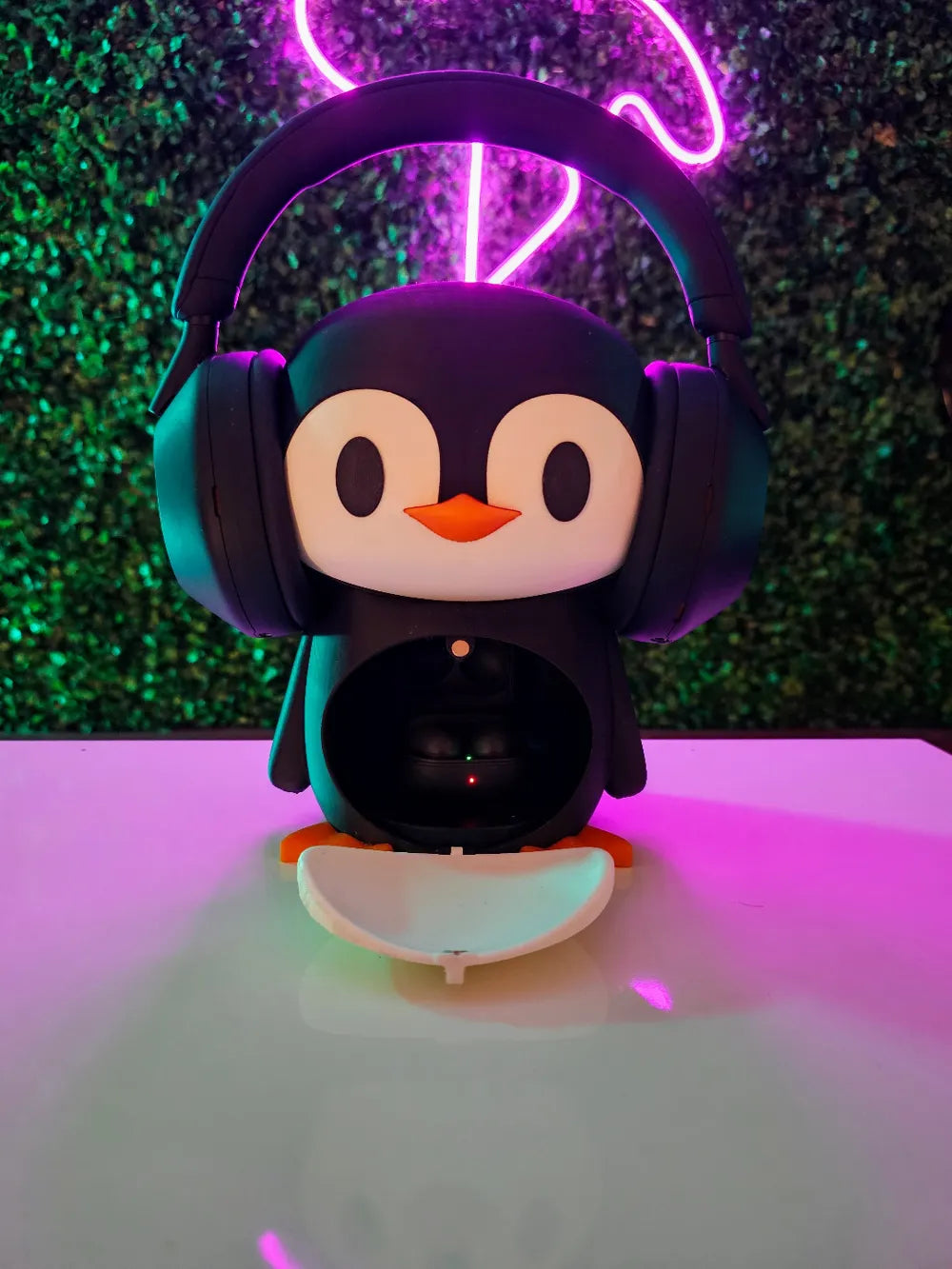 Penguin Headphone Stand - Your Audio Companion