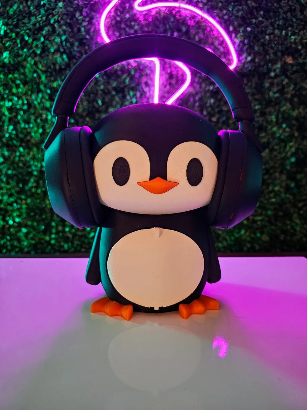 Penguin Headphone Stand - Your Audio Companion