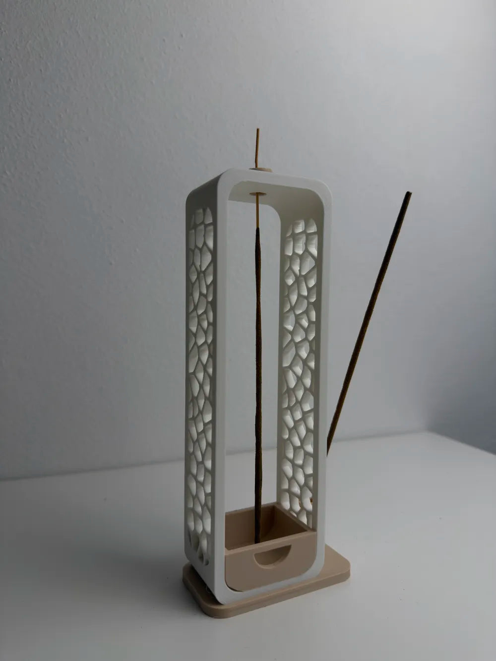 Voronoi modern design incense holder
